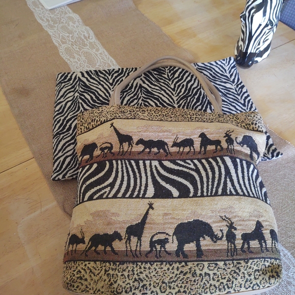 Jungle-Medley Travel Tote - Picture 4 of 4